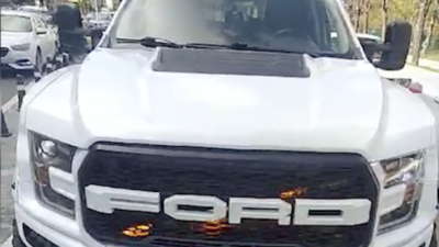 Uşak'ta çakar lamba takan sürücüye rekor ceza kesildi. Sürücü, polise