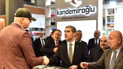 Vali Aktaş, İstanbul İplik Fuarı'nda Uşaklı firmaları ziyaret ederek sanayicilere