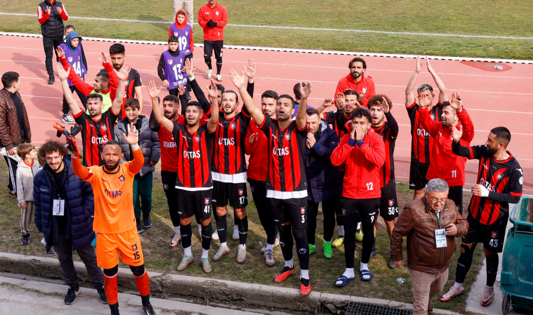 Uşakspor, sahasında Türk Metal 1963 Spor’u 2-0 mağlup ederek Play-Off