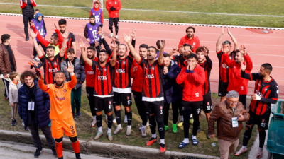 Uşakspor, sahasında Türk Metal 1963 Spor’u 2-0 mağlup ederek Play-Off