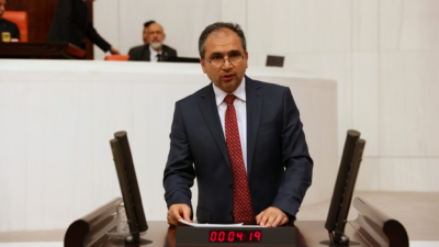 Uşak AKP Milletvekili İsmail Güneş, belediye çalışanlarının zorla CHP'ye üye