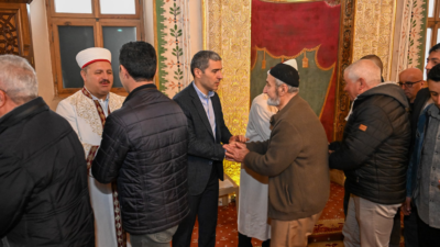 Uşak Valisi Dr. Naci Aktaş, Kurban Bayramı namazını Ulu Camii’nde