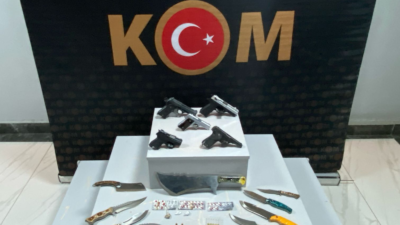 Uşak Emniyeti’nin operasyonunda çok sayıda ruhsatsız silah ve uyuşturucu madde