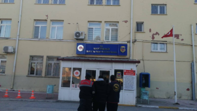 Uşak İl Jandarma Komutanlığı’na bağlı JASAT ekipleri, traktör hırsızlığı yapan