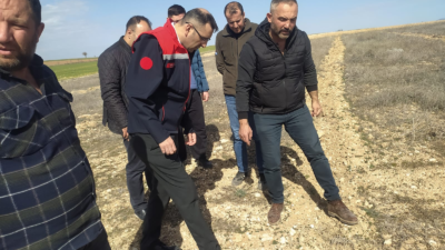 Uşak İl Tarım Müdürü Serkan Bilir, Yoncalı Köyü'nde korunga ve