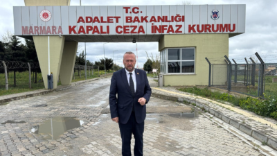 Uşak Belediye Başkanı Özkan Yalım, cezaevinde tutuklu yargılanan Ekrem İmamoğlu