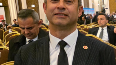 Uşak Belediyesi'nde başkan yardımcılığına Çağlar Samancı atandı. Yeni dönemde şehircilik