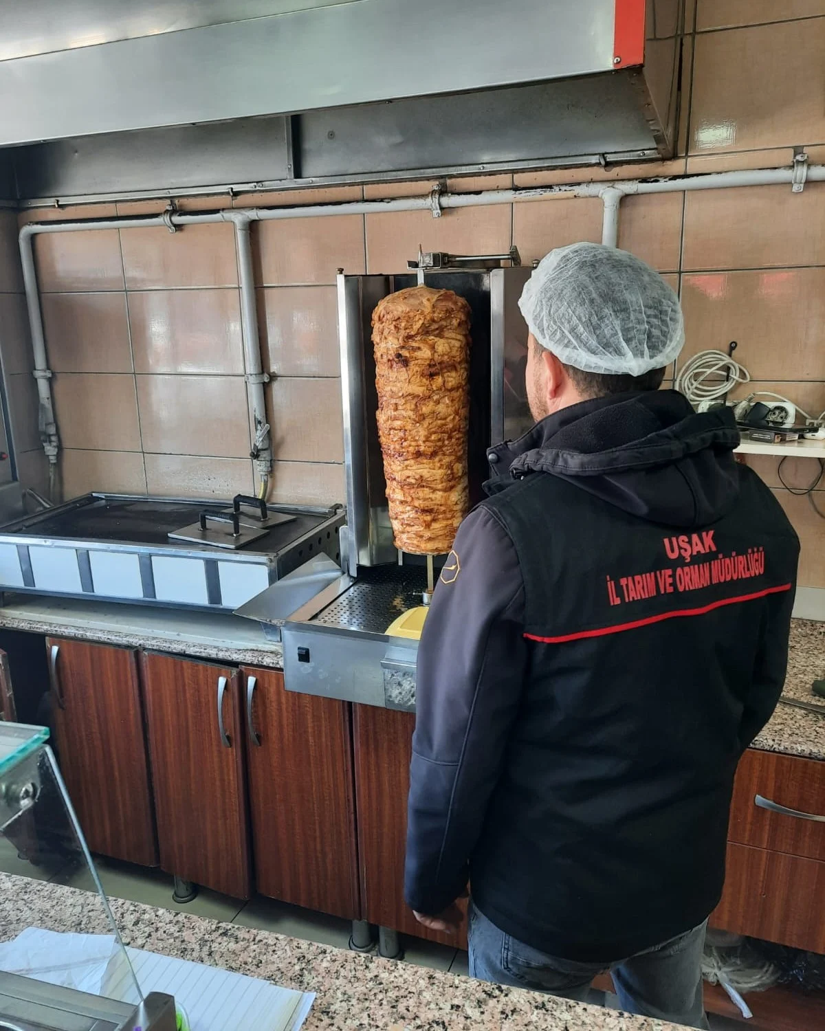 Uşak’ta döner satışı yapan işletmelere yönelik yapılan denetimlerde, gıda güvenliği