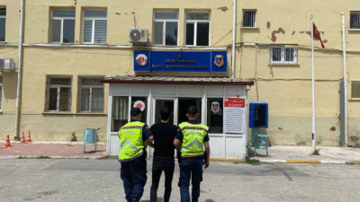 Uşak İl Jandarma Komutanlığı tarafından yürütülen operasyonlarda, kesinleşmiş hapis cezası