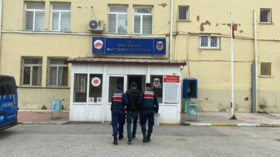 Uşak’ta jandarma ekipleri tarafından yürütülen çalışmalarda 26 aranan şahıs yakalandı,