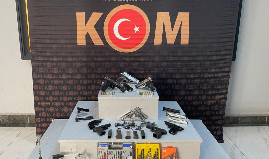 Uşak’ta polis ekipleri silah kaçakçılığına yönelik operasyon düzenledi. Çok sayıda