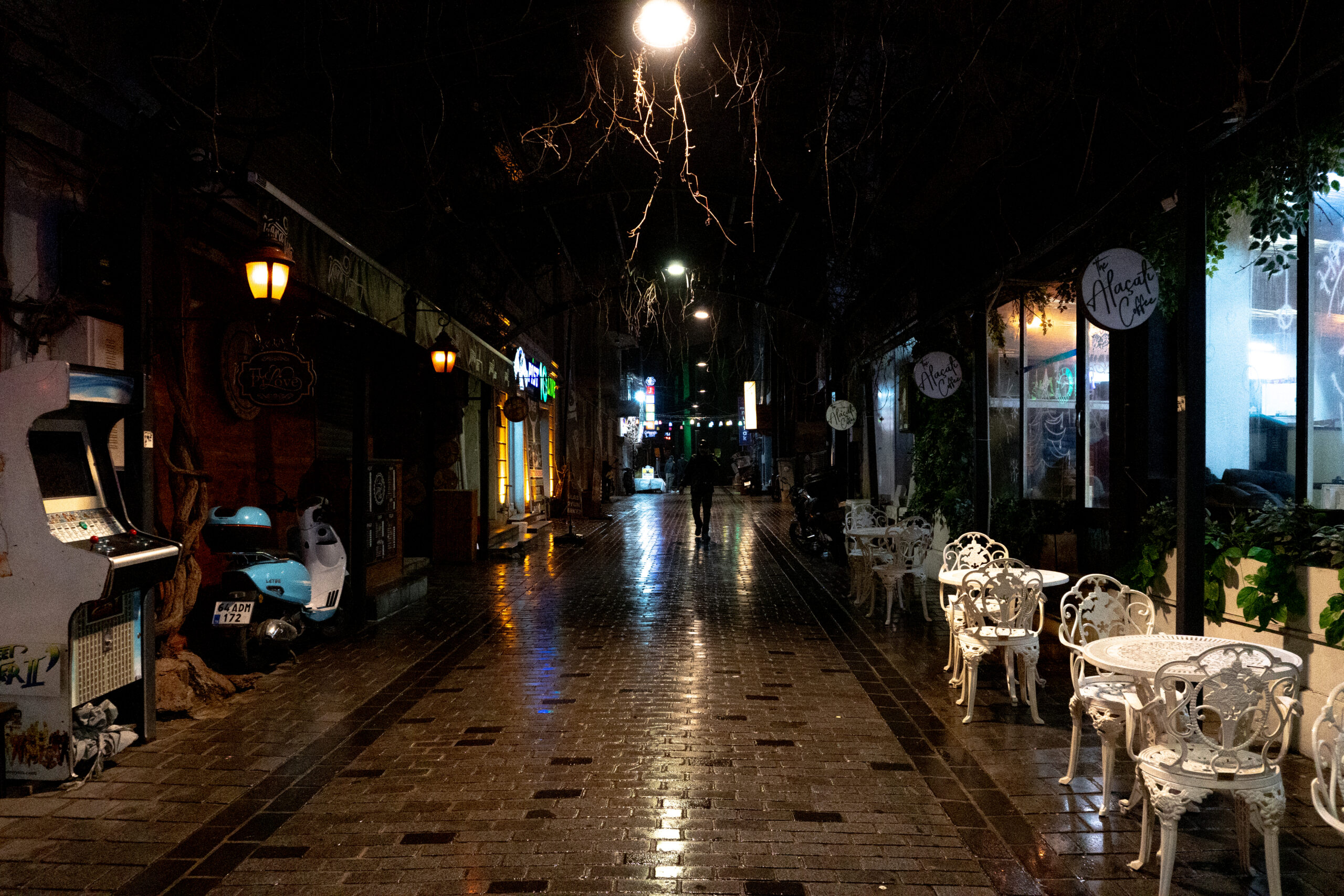 Sokak ve karanlığın birleşimi