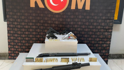 Uşak’ta sosyal medyada silah paylaşımı yapan şüphelilere yönelik düzenlenen KOM