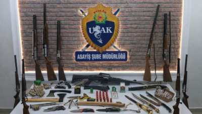 Uşak’ta Çanlı Galericiler Sitesinde yapılan asayiş denetimlerinde silah, mühimmat ve