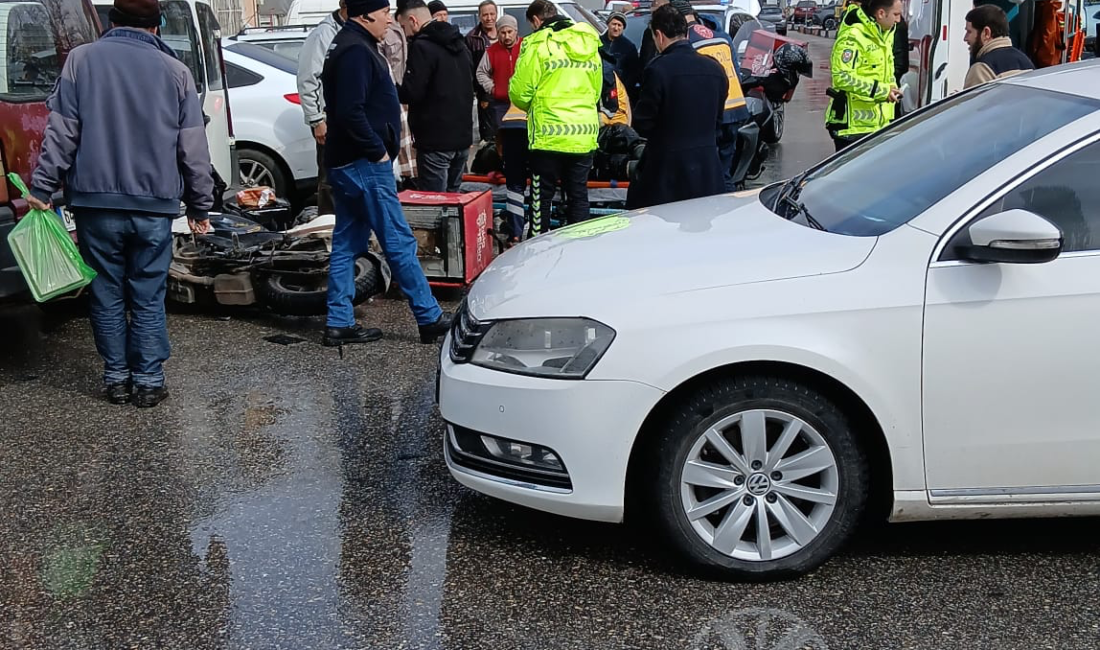 Uşak İslice Mahallesi eski garaj arkasında motosikletli kurye kazası meydana