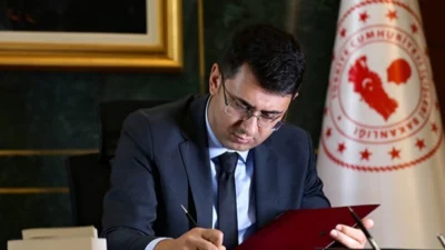 Valiler Kararnamesi ile Uşak Valiliği görevine Serdar Kartal atandı. Kartal,