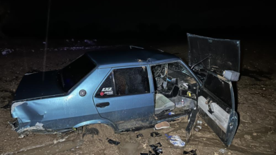 Uşak’ta Ulubey–Uşak karayolu üzerinde iki otomobilin çarpışması sonucu 5 kişi