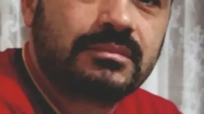 Denizli’nin Merkezefendi ilçesinde balkon montajı yapan 48 yaşındaki işçi, dengesini